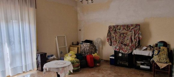 Дом с 5 комнатами в Сторнара, Италия № 92485 3