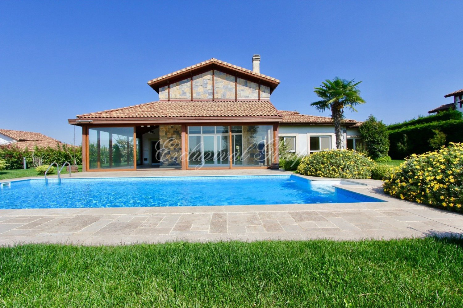 Villa 5+1 in Istanbul, Turkey No. 28598