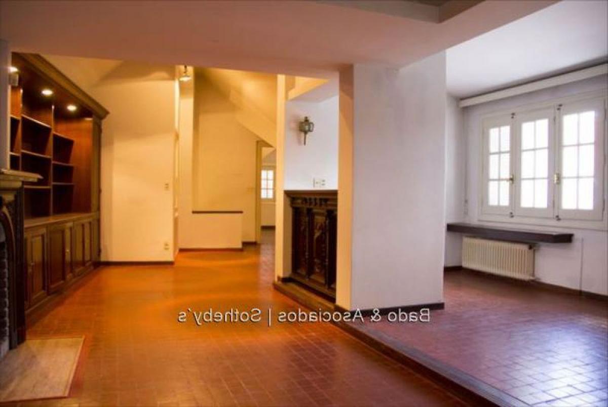 Casa de 6 dormitorios en Montevideo, Uruguay No. 9704