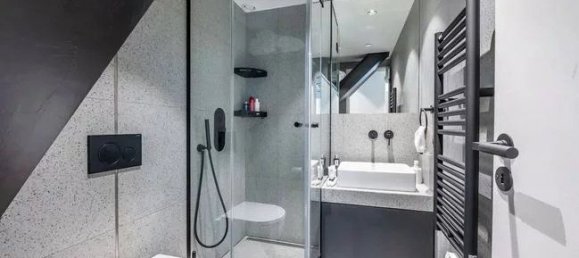 2 bedrooms Duplex in Paris, France No. 166240 2