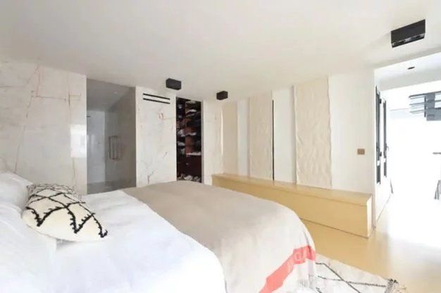 2 bedrooms Duplex in Paris, France No. 166240