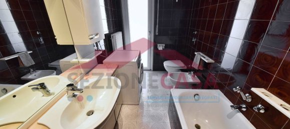 Apartamento de 3 divisões em Saronno, Italy N.º 109622 22