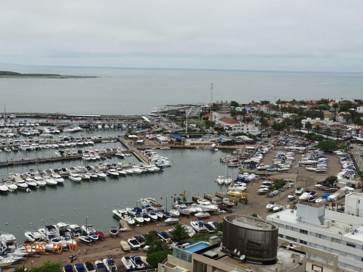 3 bedrooms Apartment in Maldonado, Uruguay No. 3904