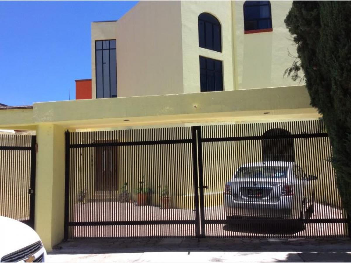 Casa de 3 dormitorios en Querétaro, Mexico No. 171733