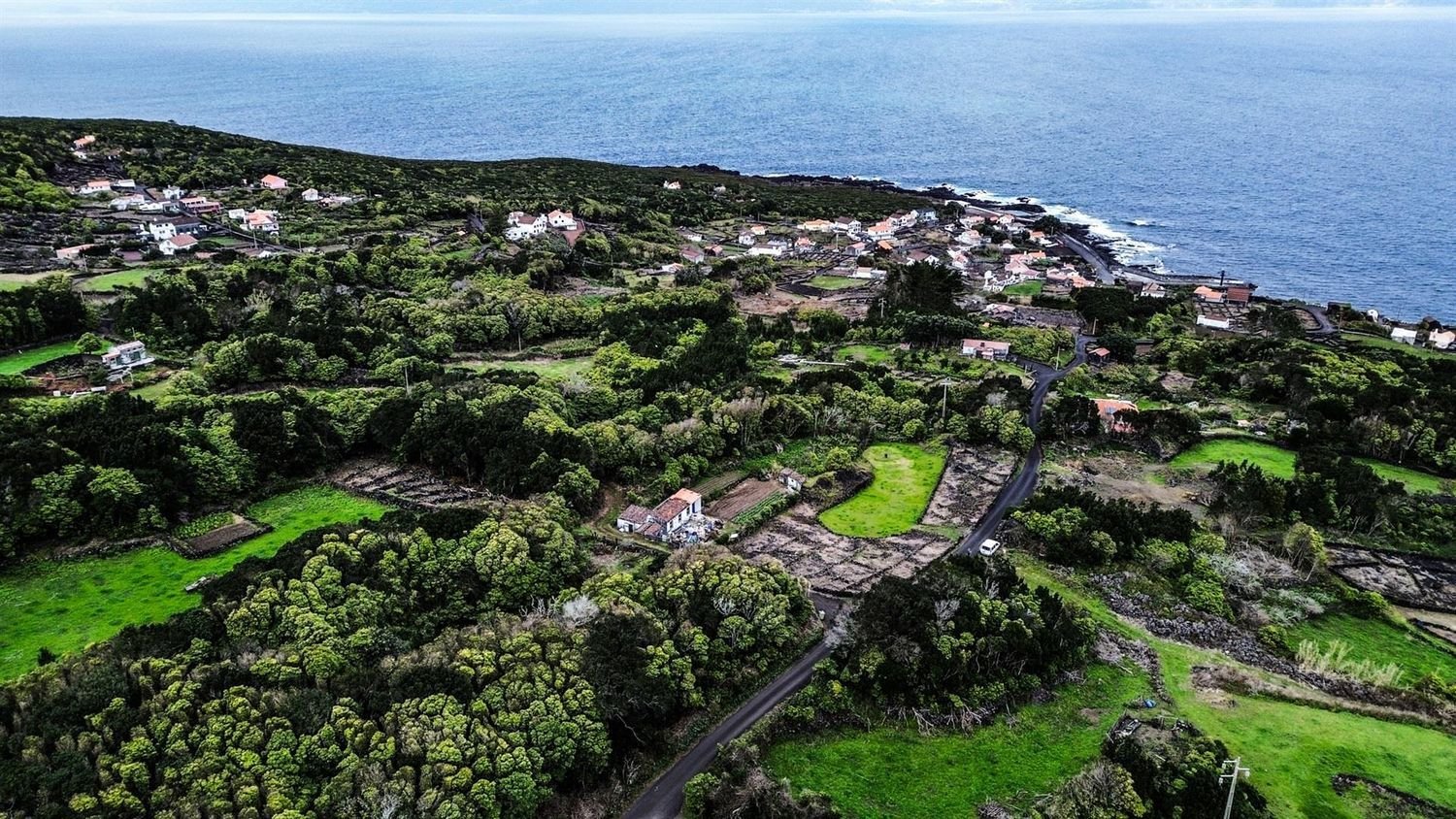  قطعة أرض في Lajes do Pico, Portugal رقم 341790