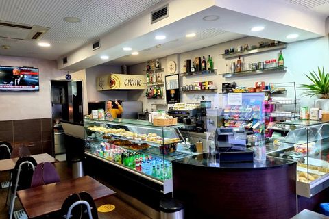 242m² Commercial property in Odivelas, Portugal No. 286991