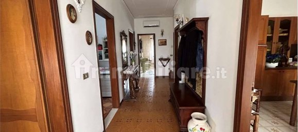 5 bedrooms Villa in Venice, Italy No. 280878 3