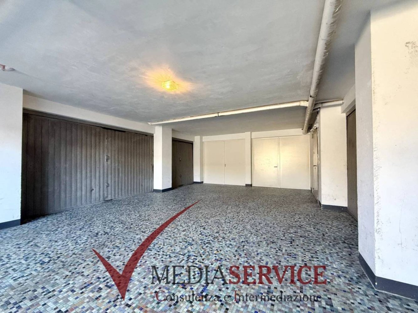 119m² Warehouse in Borgo San Dalmazzo, Italy No. 173829