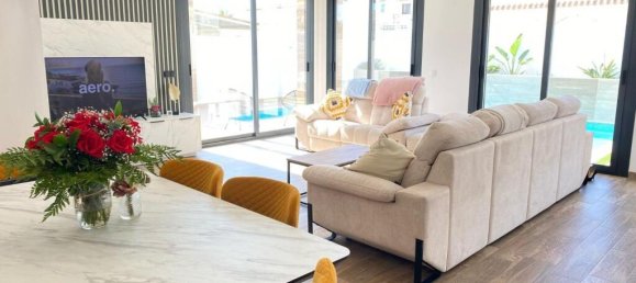 3 bedrooms Villa in Alicante, Spain No. 171491 2