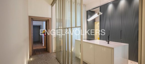 4 bedrooms Apartment in Parma, Italy No. 102906 4