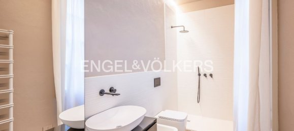 4 bedrooms Apartment in Parma, Italy No. 102906 14