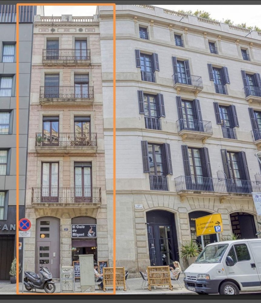 Propriété commerciale à Barcelona, Spain 735m² No. 351291