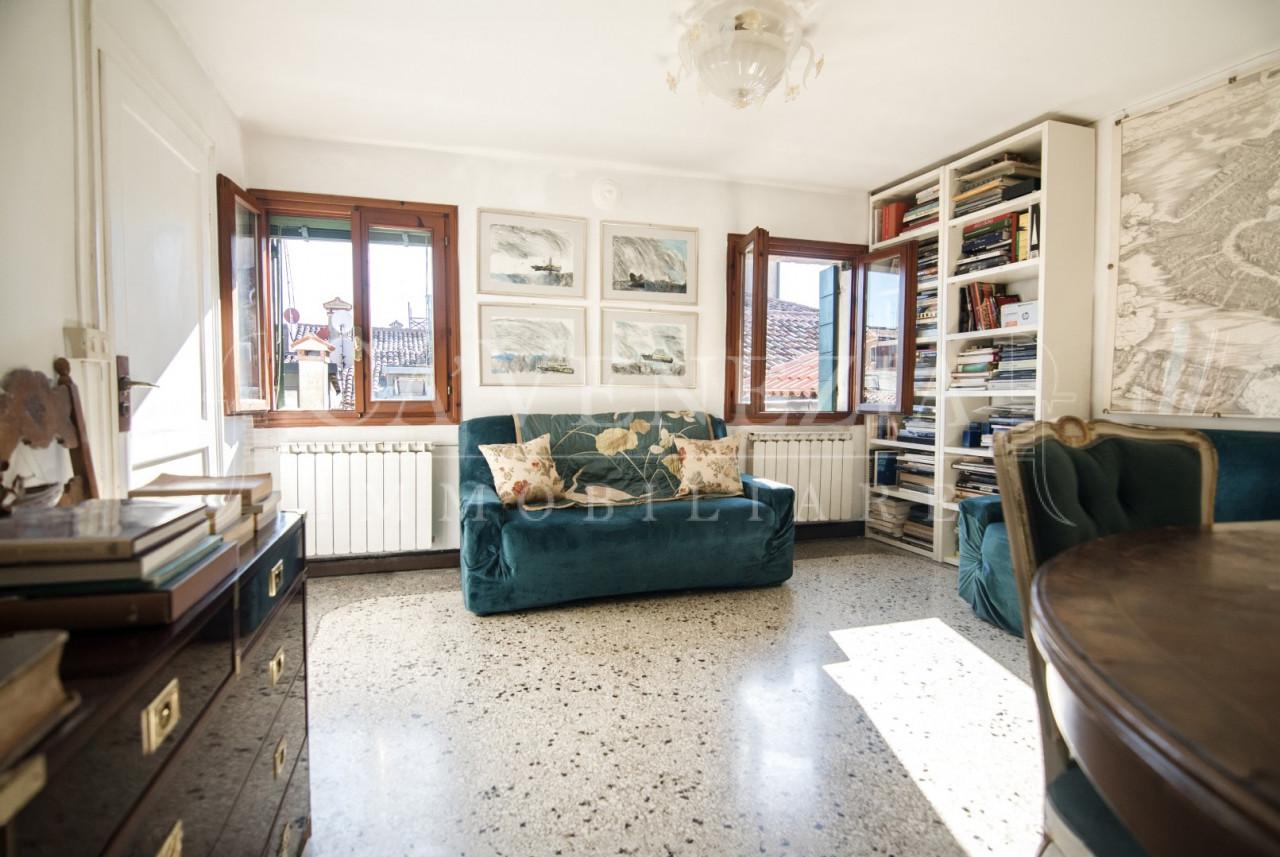 7 rooms Apartment in Venice, Italy No. 4676