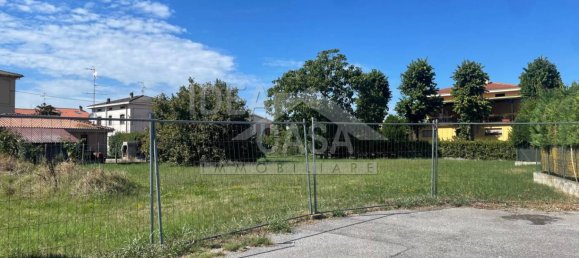 Terreno em Mirandola, Italy 1440 m² N.º 335519 2