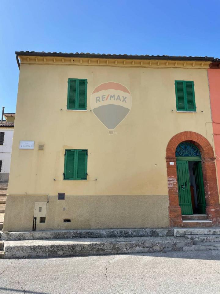 5 rooms Apartment in Poggio San Vicino, Italy No. 3013