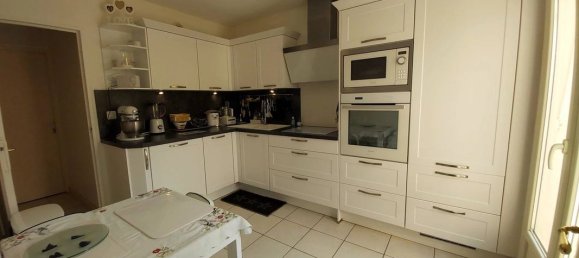 3 bedrooms House in Chelles, France No. 174278 52