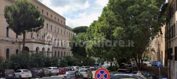 Коммерческая недвижимость с 1 комнатой в Рим, Италия № 198629 5