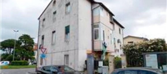 3 rooms Apartment in Lucca, Italy No. 197047 5