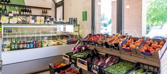 2 rooms Commercial property in Carpi, Italy No. 224036 3