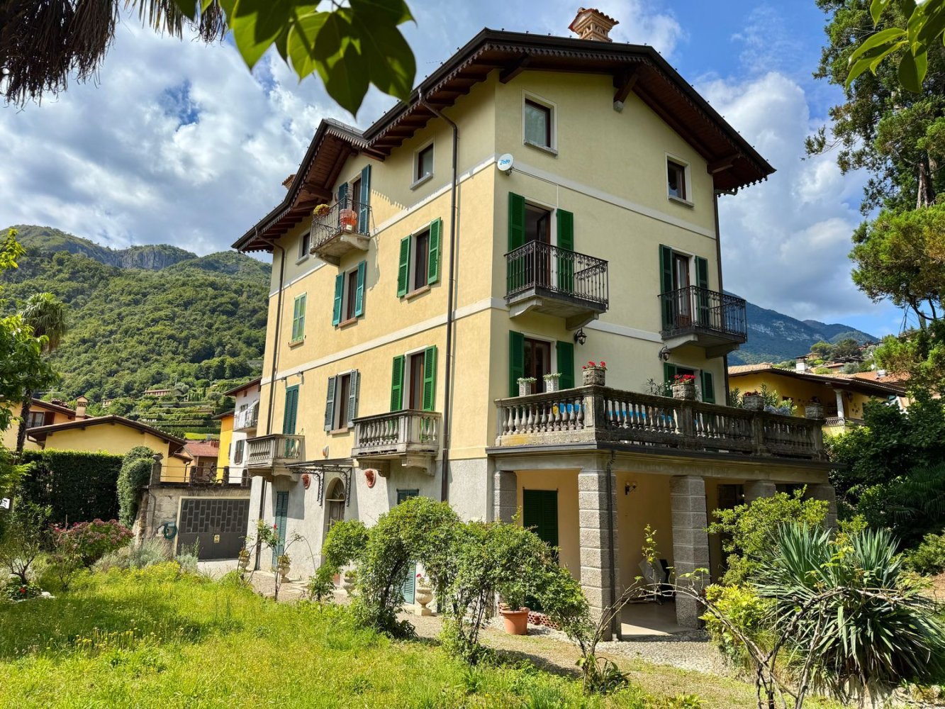 3 rooms Duplex in Menaggio, Italy No. 300079