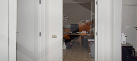 Oficina de 3 habitaciónes en Parabiago, Italy No. 22030 10