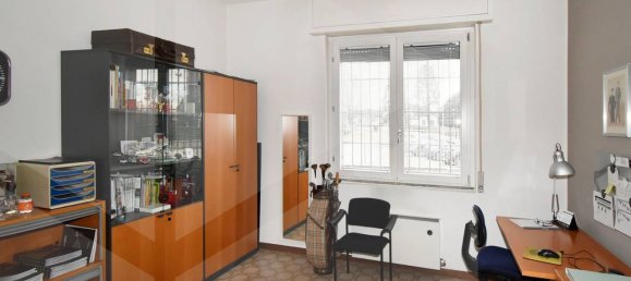 Oficina de 3 habitaciónes en Parabiago, Italy No. 22030 12