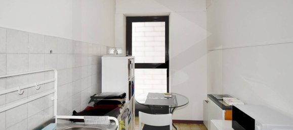 Oficina de 3 habitaciónes en Parabiago, Italy No. 22030 8