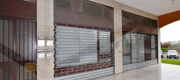 Oficina de 3 habitaciónes en Parabiago, Italy No. 22030 4