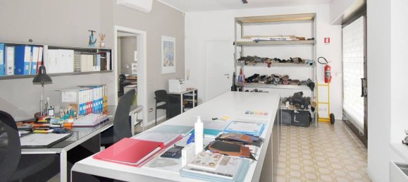 Oficina de 3 habitaciónes en Parabiago, Italy No. 22030 6