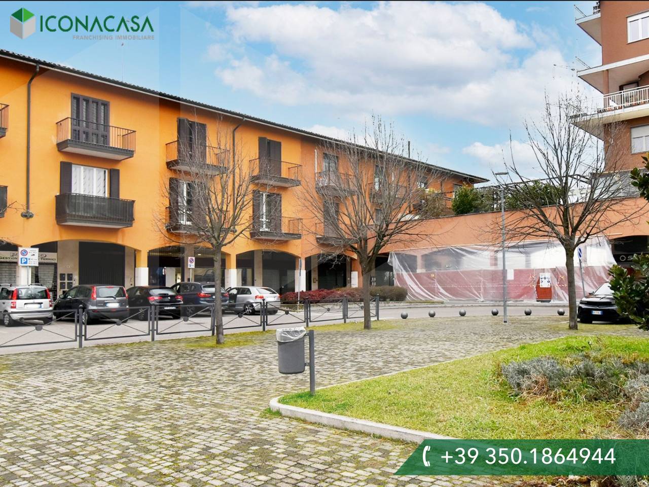 Oficina de 3 habitaciónes en Parabiago, Italy No. 22030