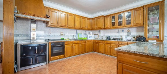 5 bedrooms House in Felgueiras, Portugal No. 30110 9