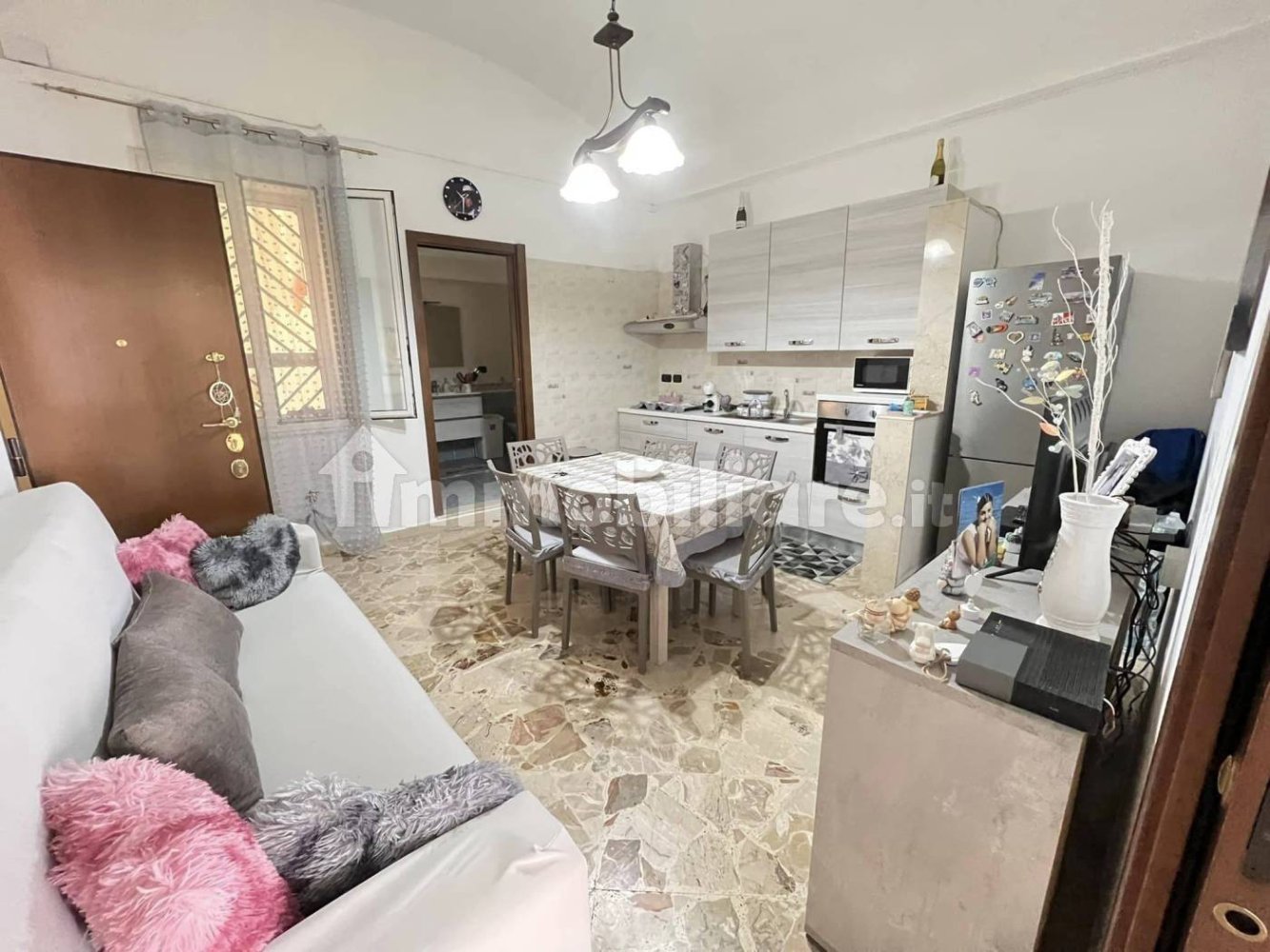 Apartamento de 2 dormitorios en Bari, Italy No. 115925