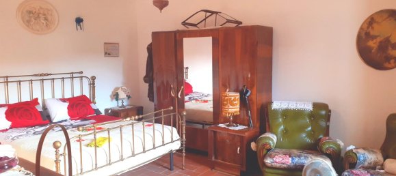 Дом с 9 комнатами в Монтополи ин Валь д’Арно, Италия № 227414 18