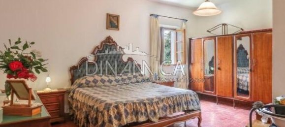 Дом с 9 комнатами в Монтополи ин Валь д’Арно, Италия № 227414 16