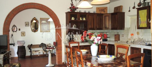 Дом с 9 комнатами в Монтополи ин Валь д’Арно, Италия № 227414 7