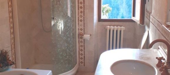 Дом с 9 комнатами в Монтополи ин Валь д’Арно, Италия № 227414 21