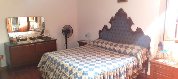 Дом с 9 комнатами в Монтополи ин Валь д’Арно, Италия № 227414 17