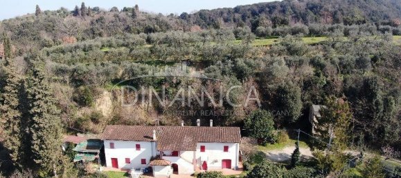 Дом с 9 комнатами в Монтополи ин Валь д’Арно, Италия № 227414 37