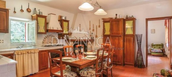 Дом с 9 комнатами в Монтополи ин Валь д’Арно, Италия № 227414 8