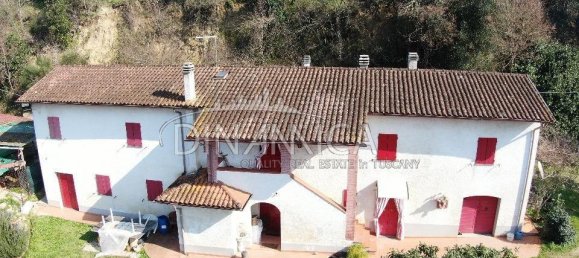 Дом с 9 комнатами в Монтополи ин Валь д’Арно, Италия № 227414 38