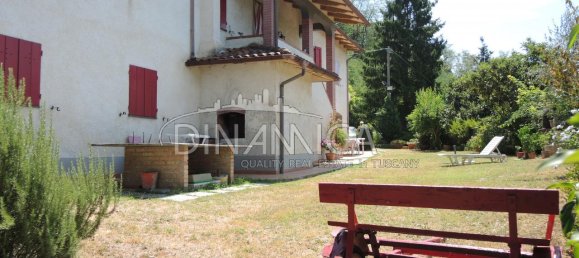 Дом с 9 комнатами в Монтополи ин Валь д’Арно, Италия № 227414 2