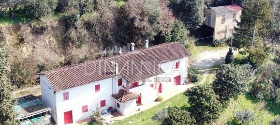 Дом с 9 комнатами в Монтополи ин Валь д’Арно, Италия № 227414 10