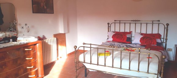 Дом с 9 комнатами в Монтополи ин Валь д’Арно, Италия № 227414 19