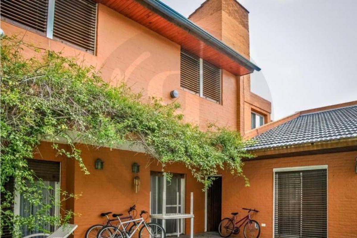 4 bedrooms House in Escobar, Argentina No. 15760