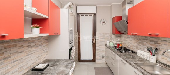 Квартира с 3 комнатами в Таваццано кон Виллавеско, Италия № 120148 13