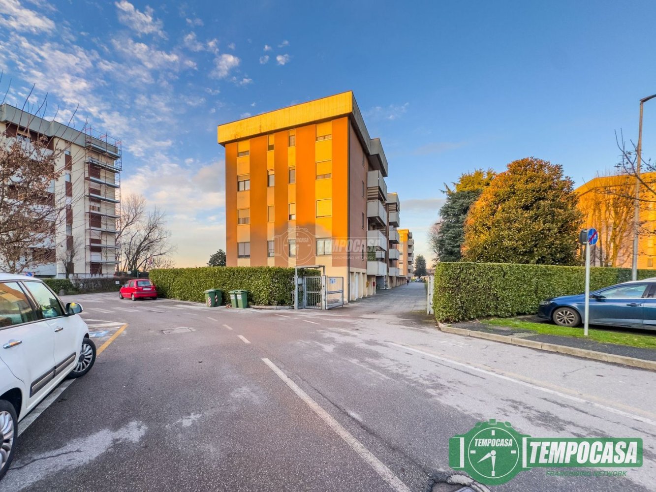 Квартира с 3 комнатами в Таваццано кон Виллавеско, Италия № 120148