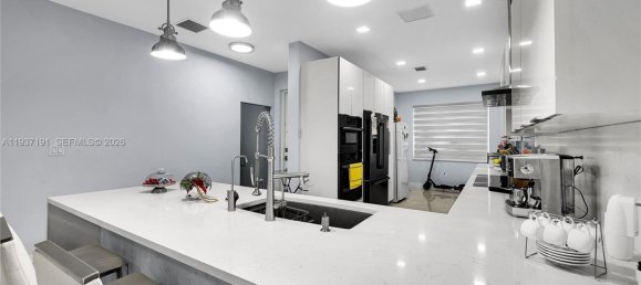 4 Schlafzimmer Villa in Miami, USA, Nr. 615190 28