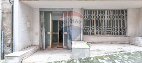 87m² Commercial property in Ragusa, Italy No. 55105 12