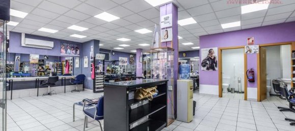 171m² Commercial property in Madrid, Spain No. 165556 4