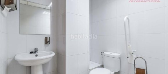 171m² Commercial property in Madrid, Spain No. 165556 11